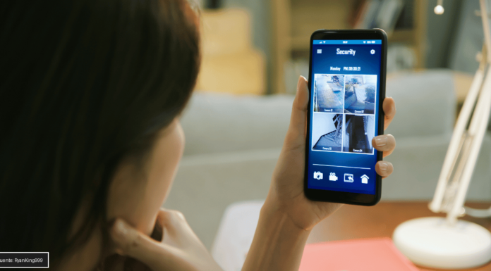 Espionaje en la Cámara del Celular: Cómo los Ciberdelincuentes Atacan y Cómo Protegerte Espionaje cámara celular