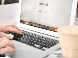 Google compra Wiz: Un Hito en la Ciberseguridad en la Nube Google utilizado desde un computador portátil