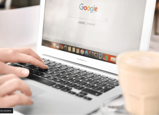 Google compra Wiz: Un Hito en la Ciberseguridad en la Nube Google utilizado desde un computador portátil